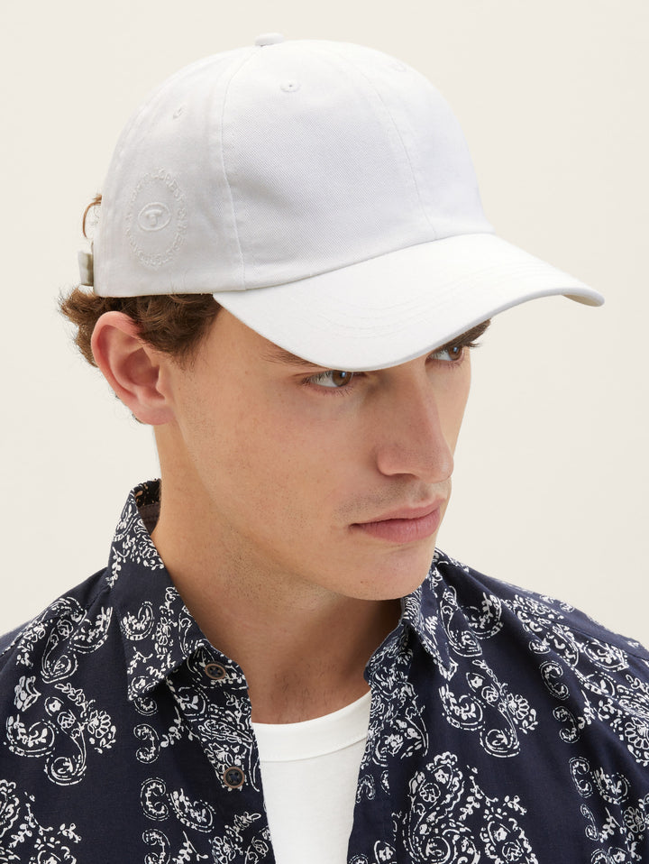 CAP WITH EMBROIDERY