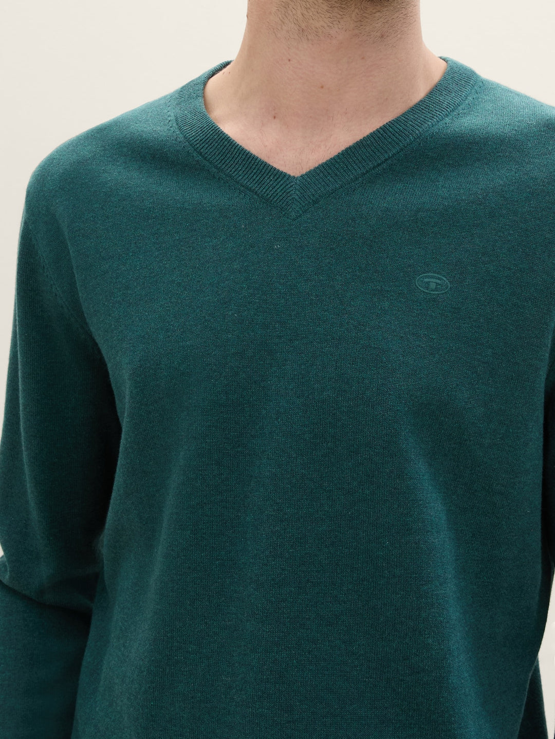 BASIC V-NECK KNIT