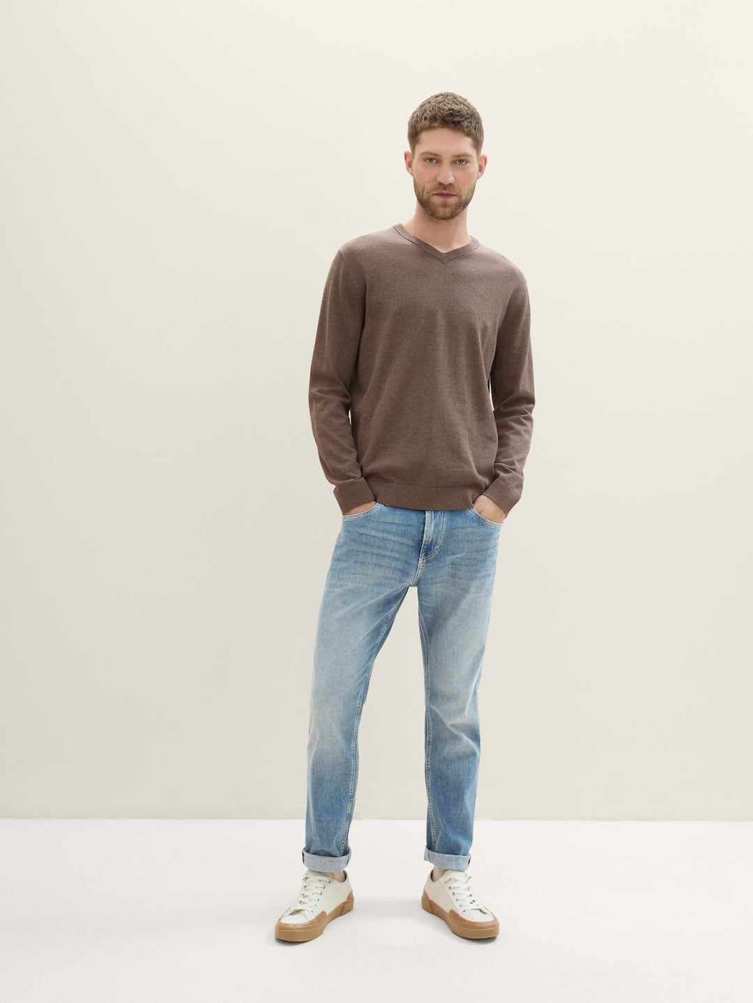 BASIC V-NECK KNIT