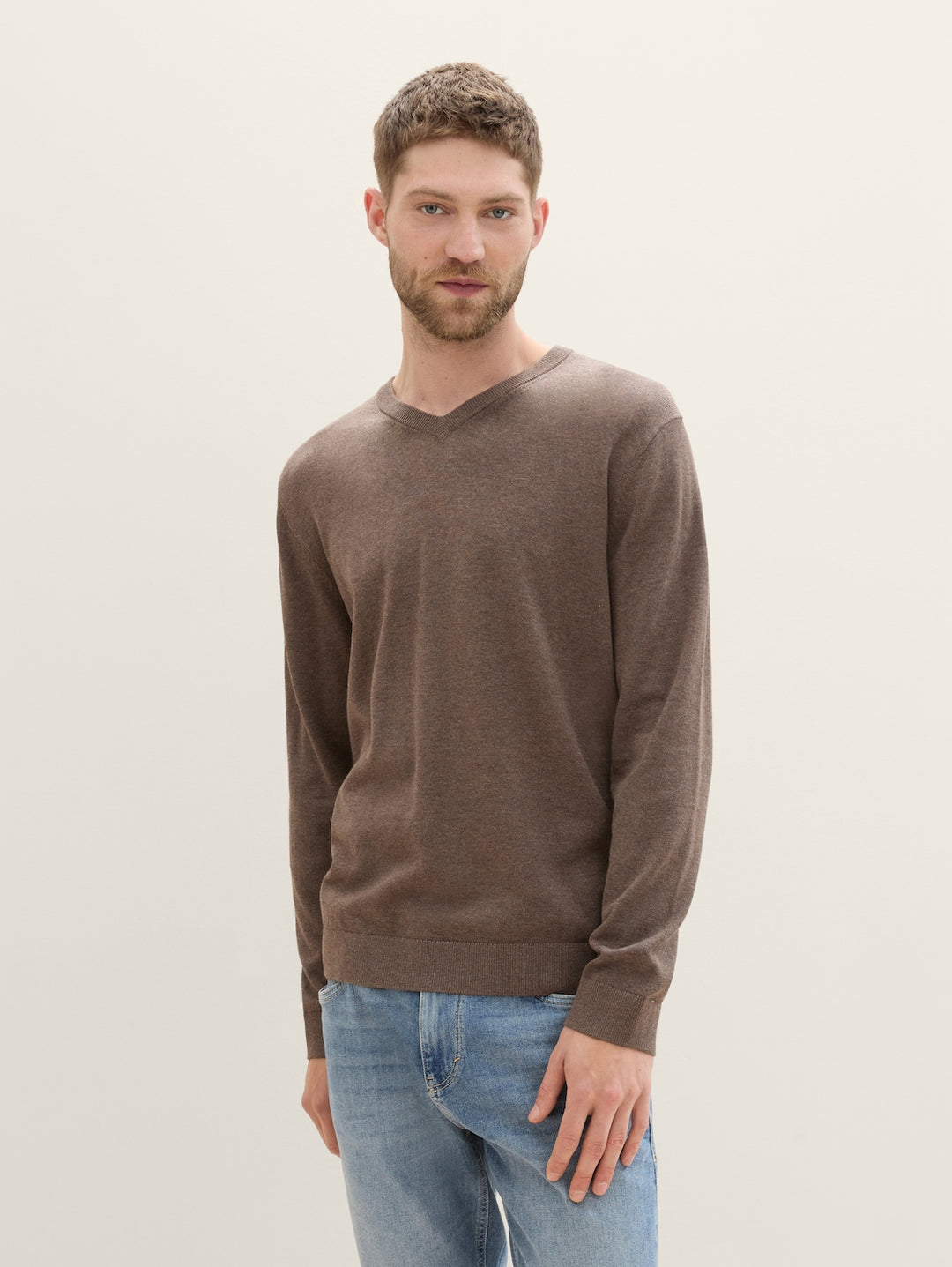 BASIC V-NECK KNIT