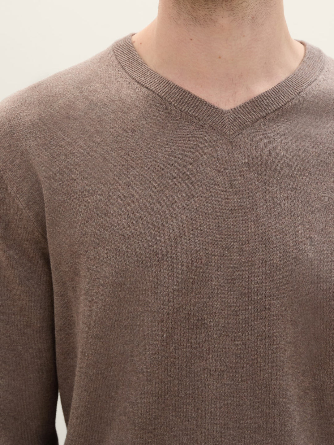 BASIC V-NECK KNIT