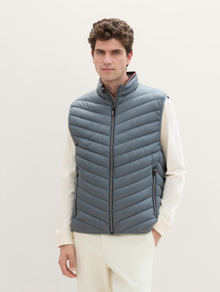 LIGHTWEIGHT VEST