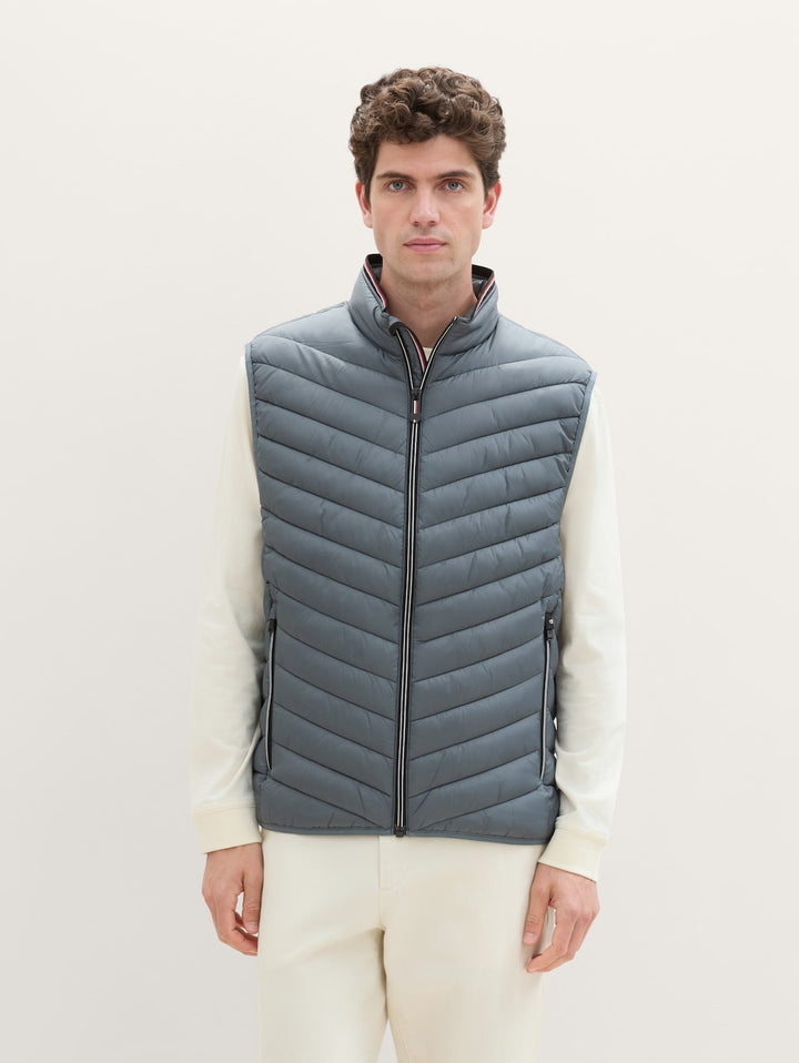 LIGHTWEIGHT VEST