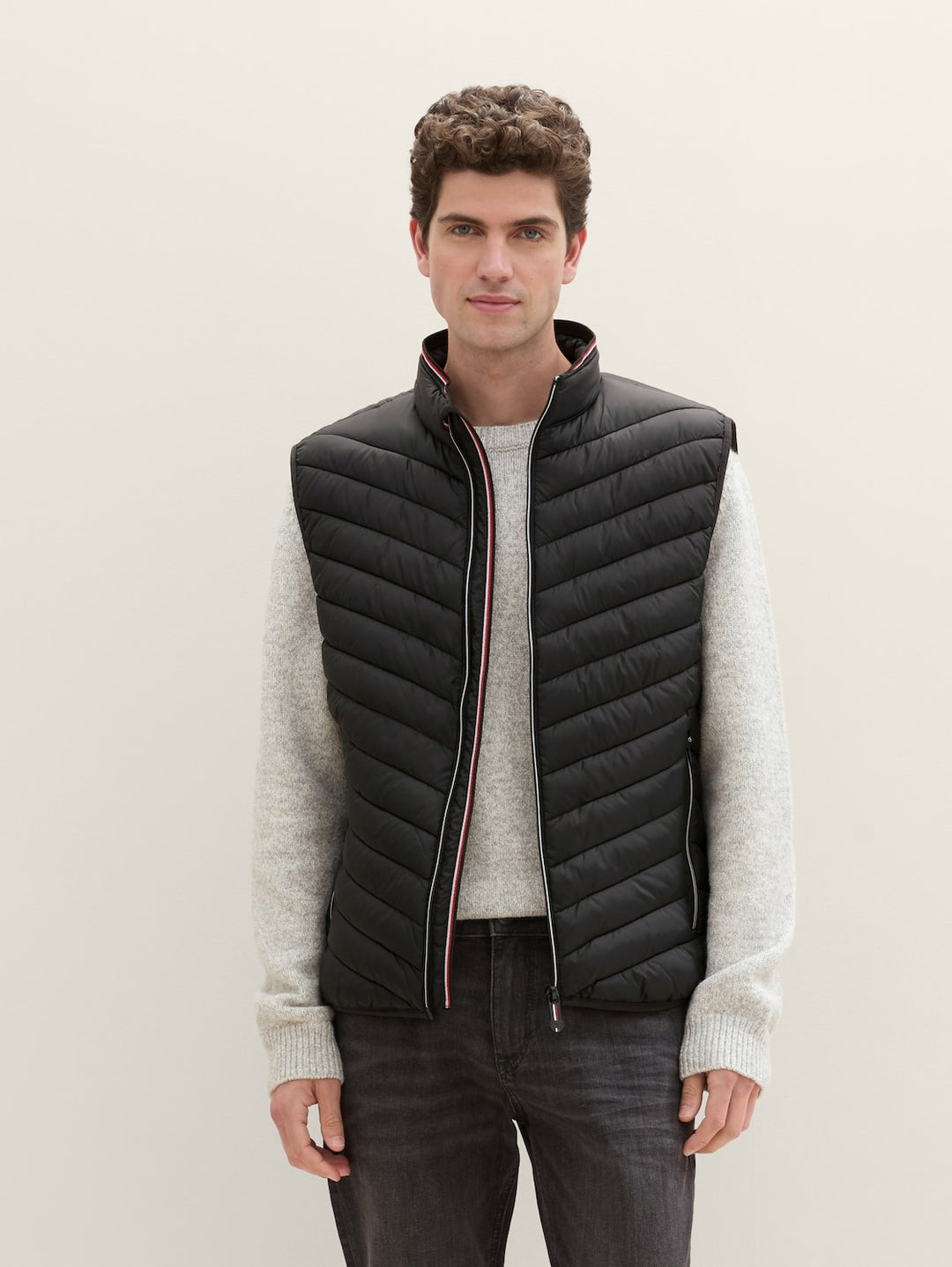 LIGHTWEIGHT VEST