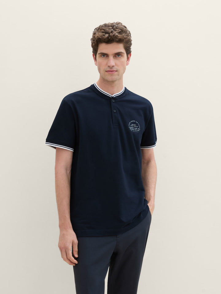 DETAILED STAND-UP POLO