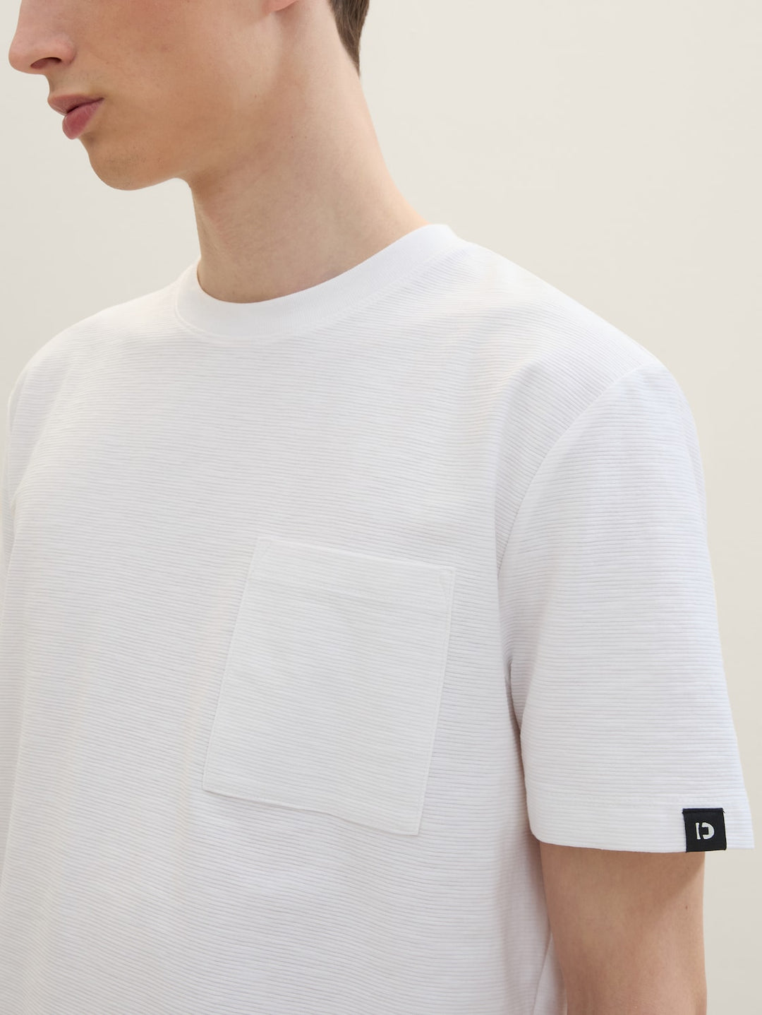 STRUCTURED T-SHIRT WITH POCKET