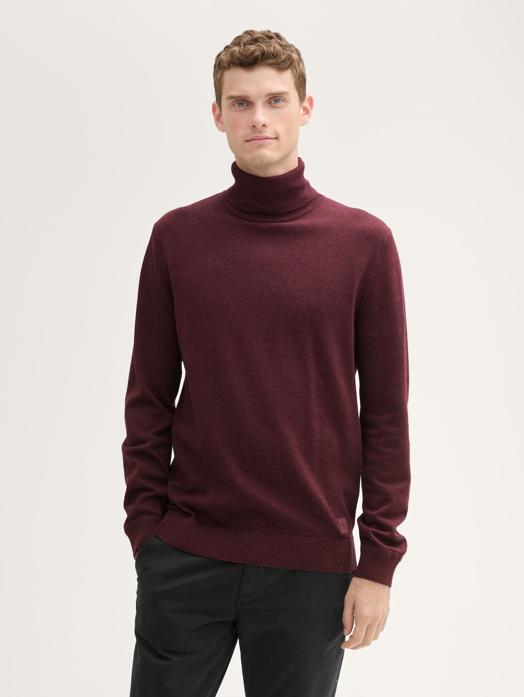 BASIC TURTLENECK KNIT