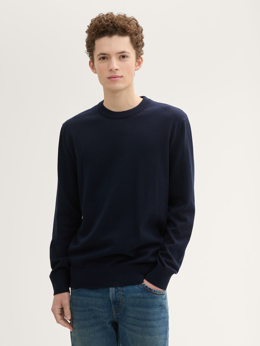 BASIC CREWNECK KNIT