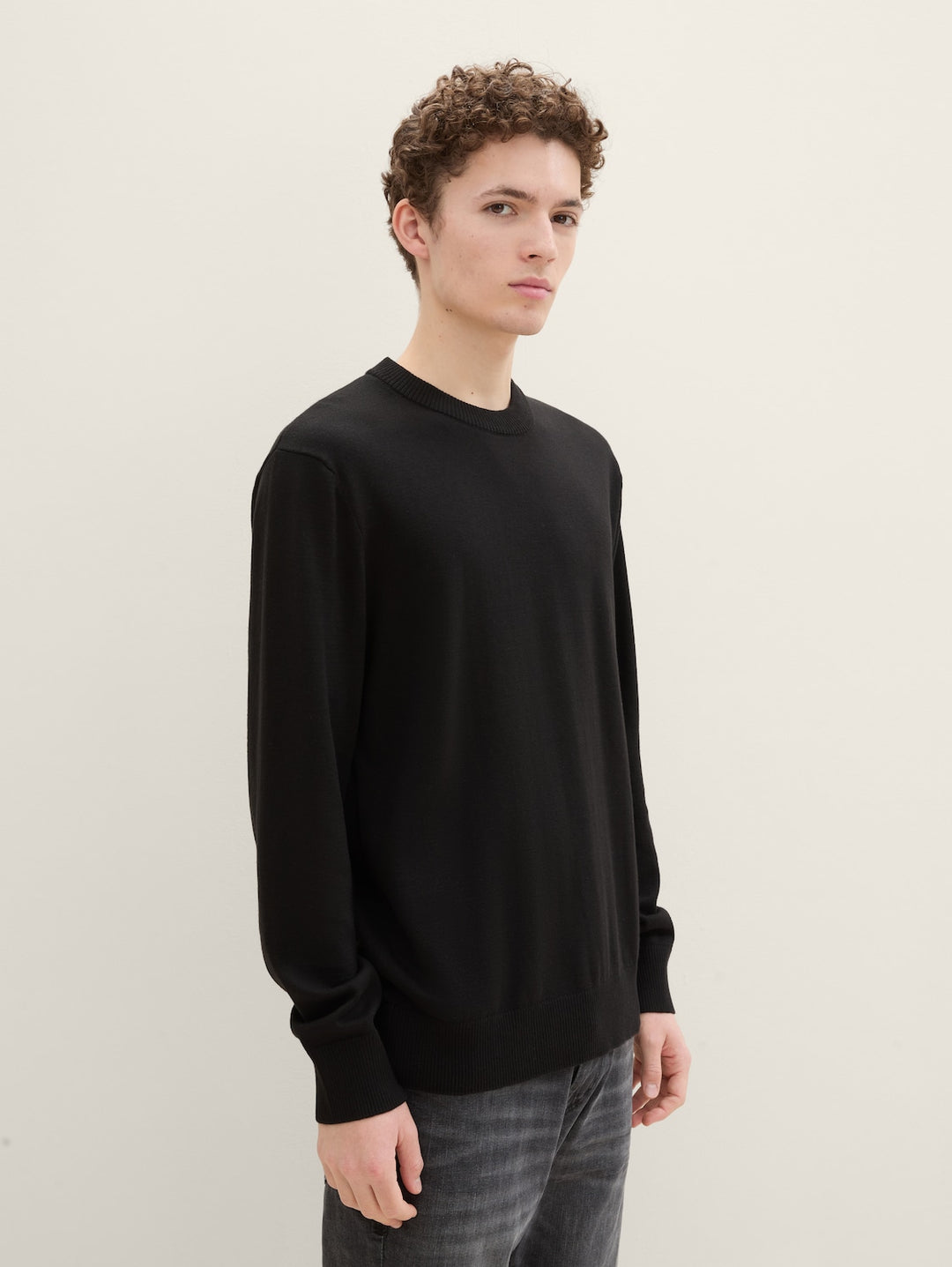 BASIC CREWNECK KNIT