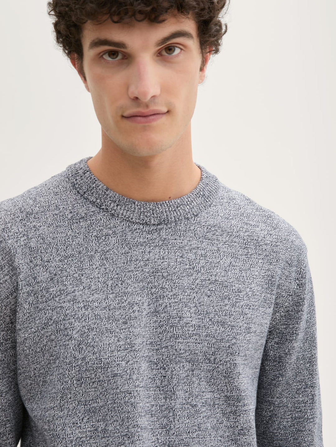 BASIC CREWNECK KNIT