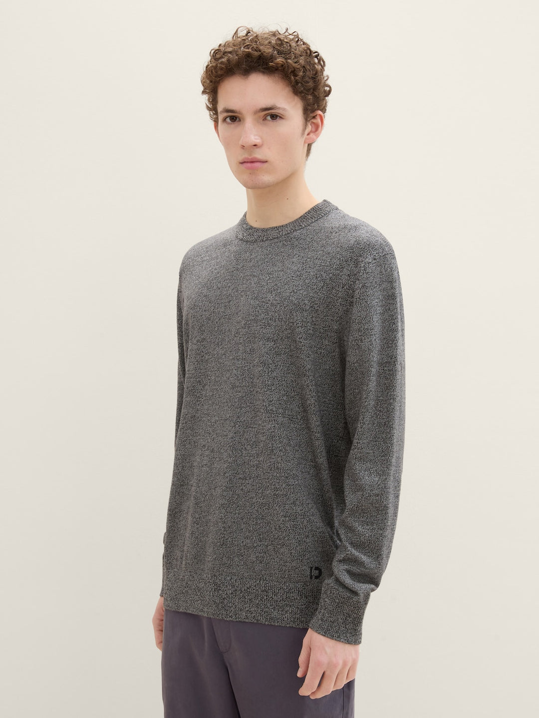 BASIC CREWNECK KNIT