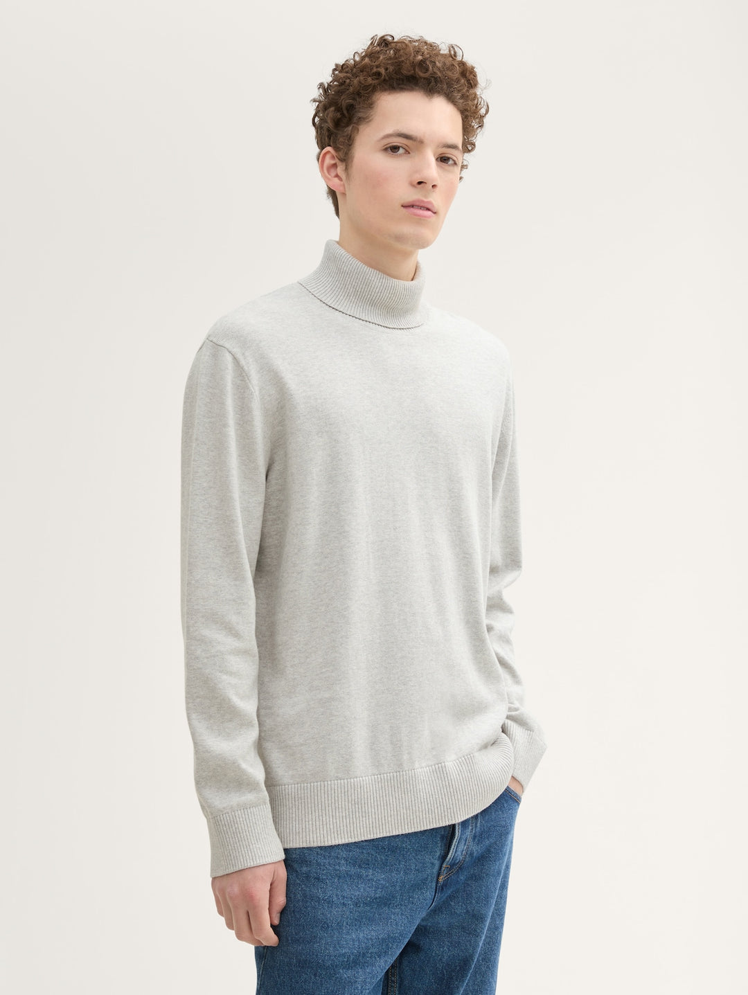 BASIC TURTLE NECK KNIT