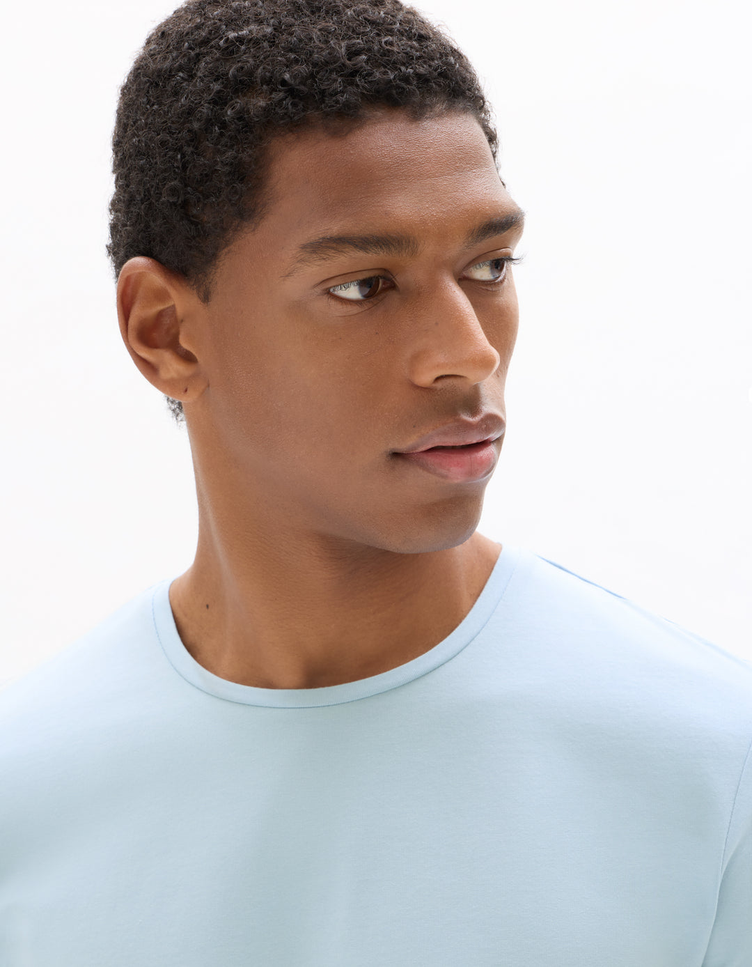 Unisex - Knitted - T-Shirt - Short sleeves - U / V / round neck