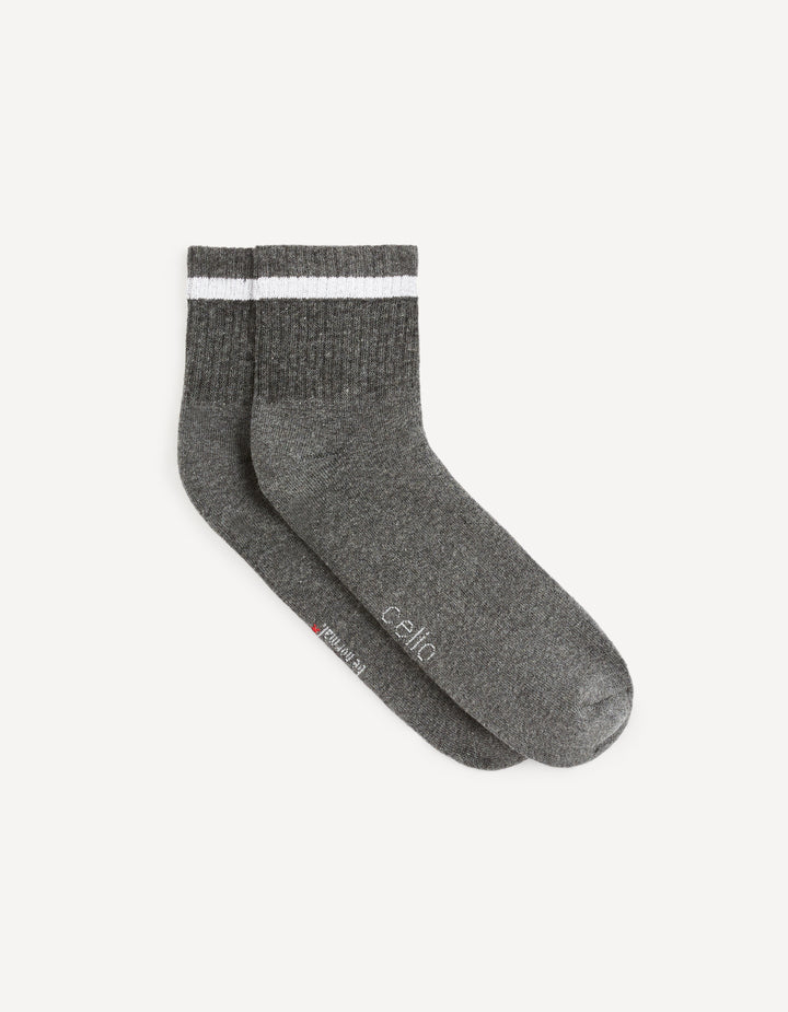 Low cotton blend socks