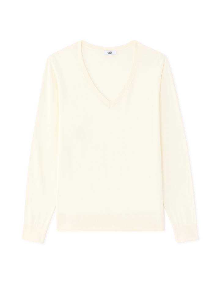 Fine knit V-neck sweater