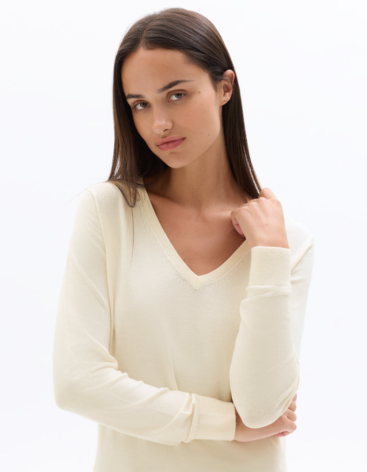 Fine knit V-neck sweater