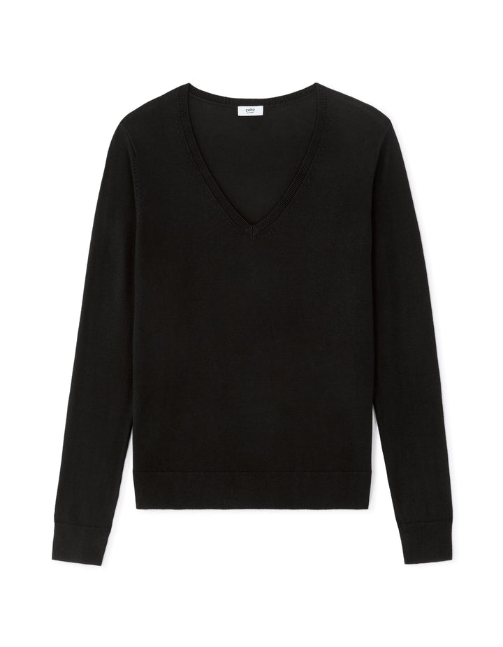 Fine knit V-neck sweater