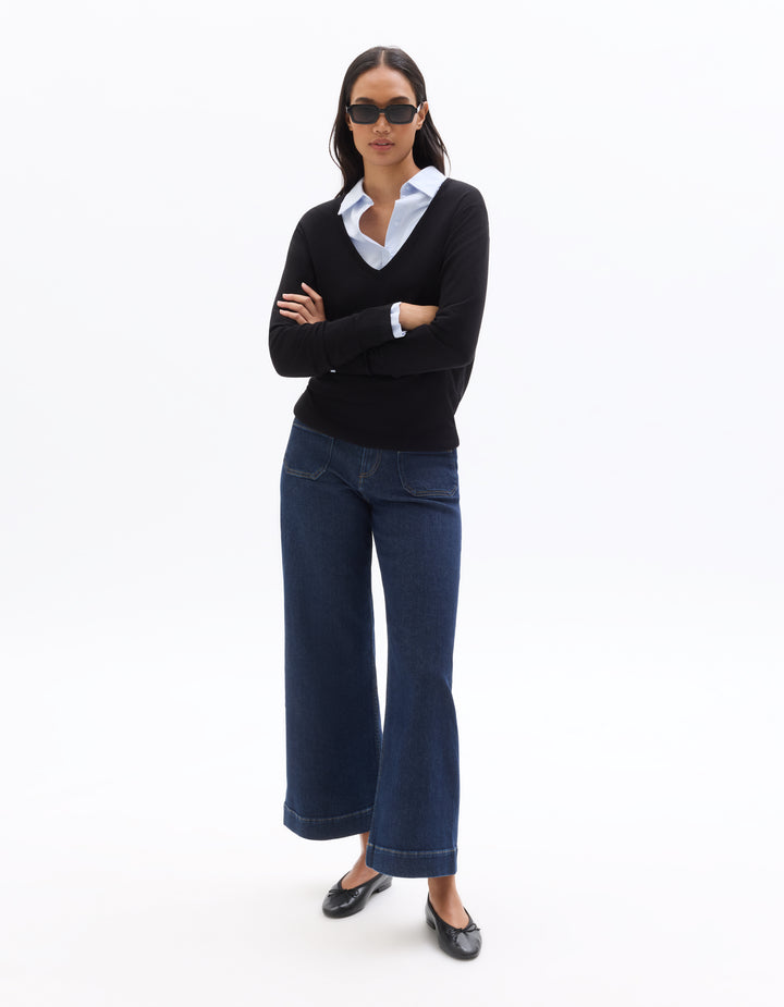 Fine knit V-neck sweater