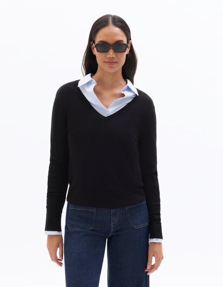 Fine knit V-neck sweater
