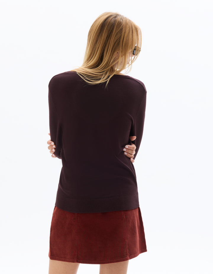 Fine knit V-neck sweater