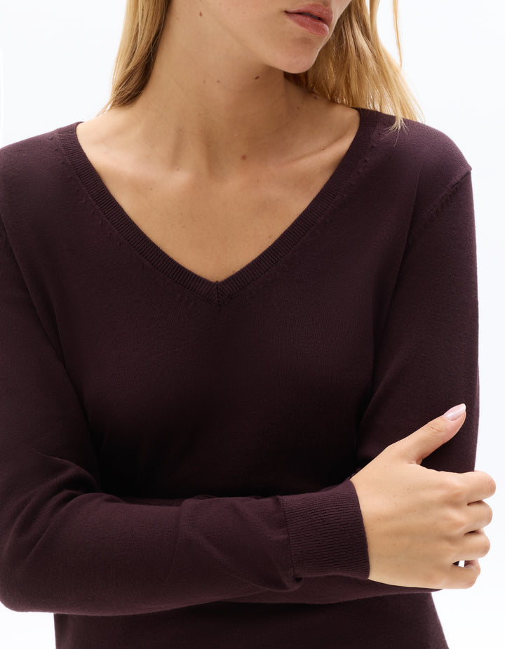 Fine knit V-neck sweater
