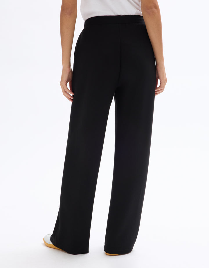 Wide-legged jogging pants with pleats