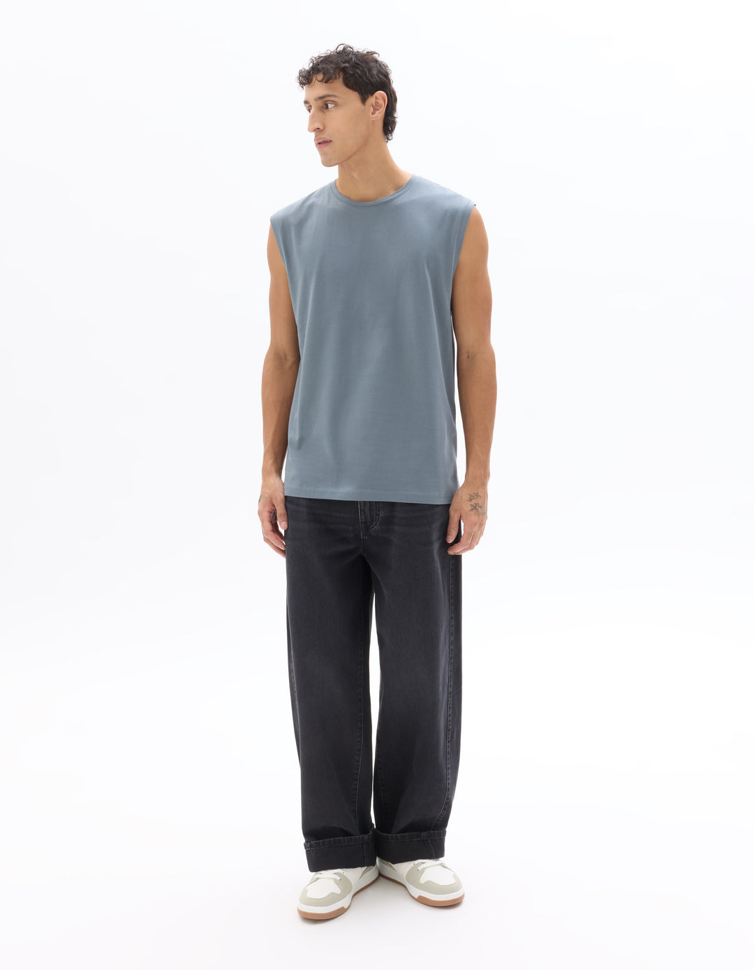 Unisex - Knitted - T-Shirt - no sleeves - U / V / round neck