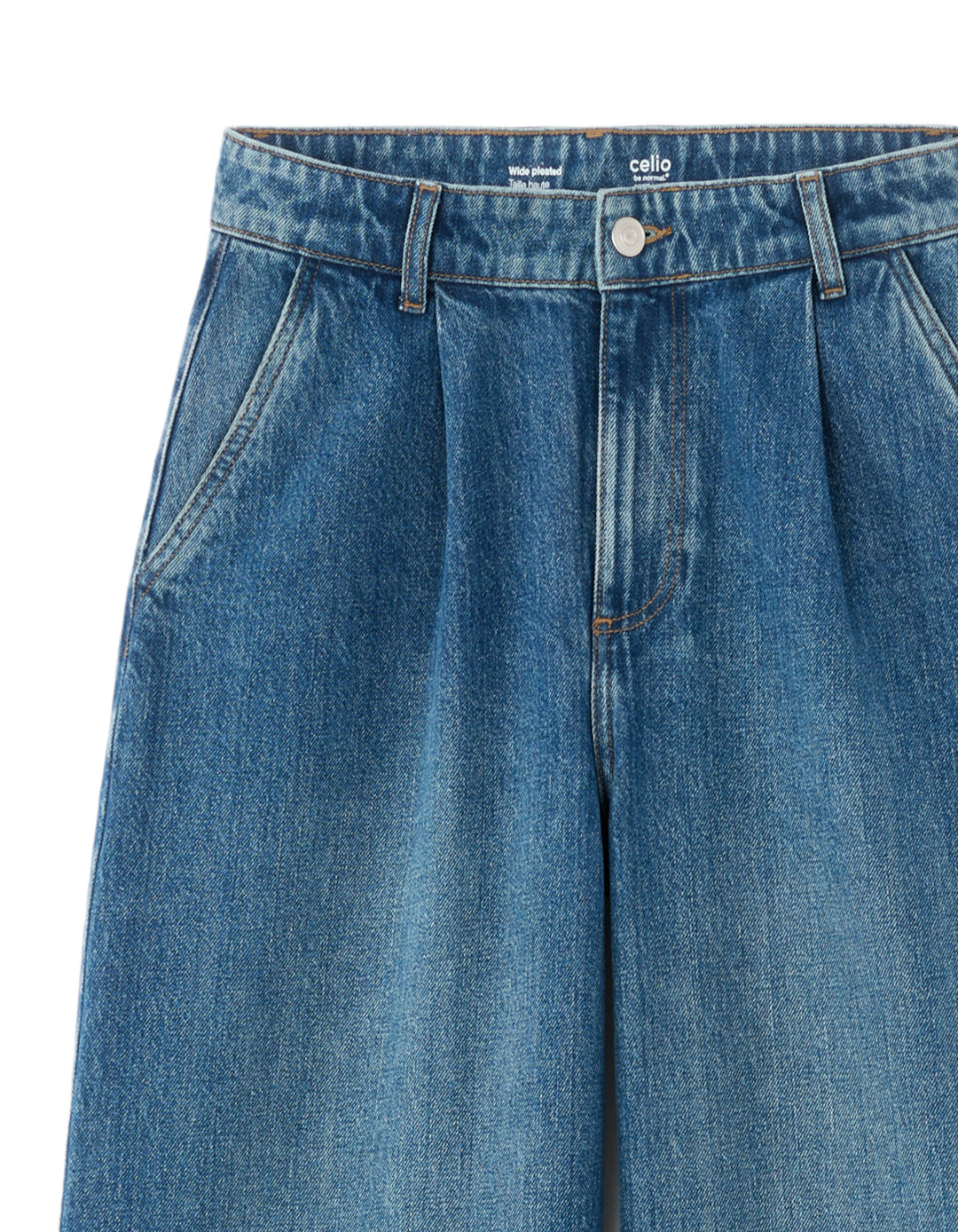 Wide-leg jeans with front pleats