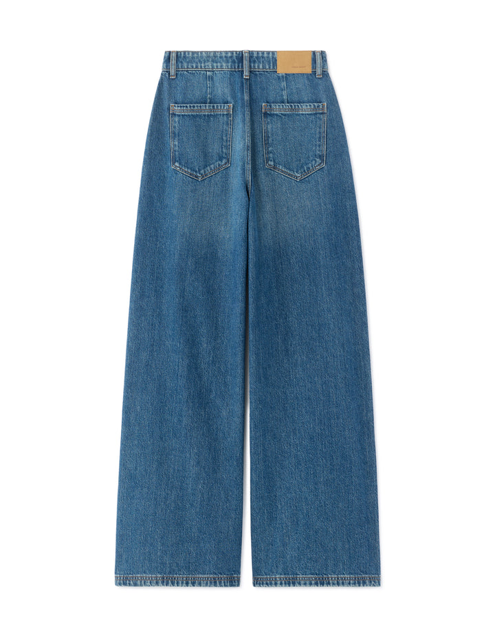 Wide-leg jeans with front pleats