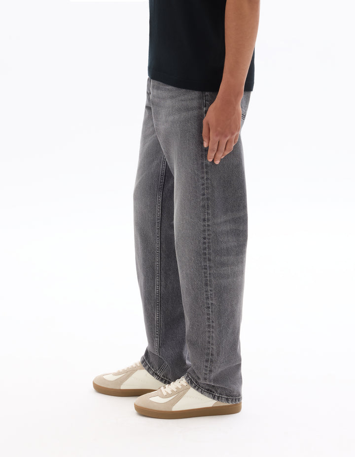 Loose-fitting jeans  100% cotton