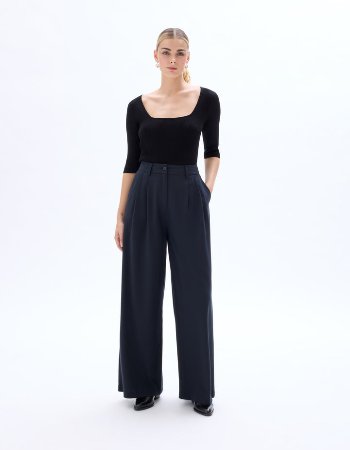 Wide-leg trousers