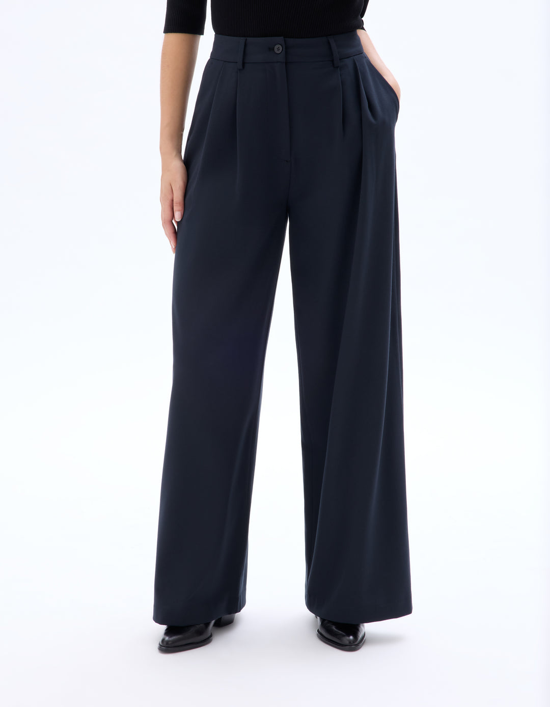 Wide-leg trousers