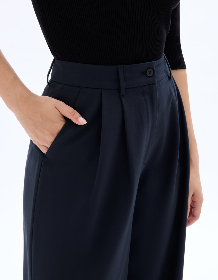 Wide-leg trousers