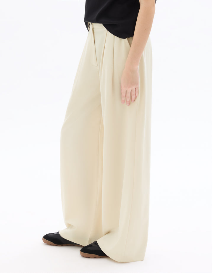 Wide-leg trousers
