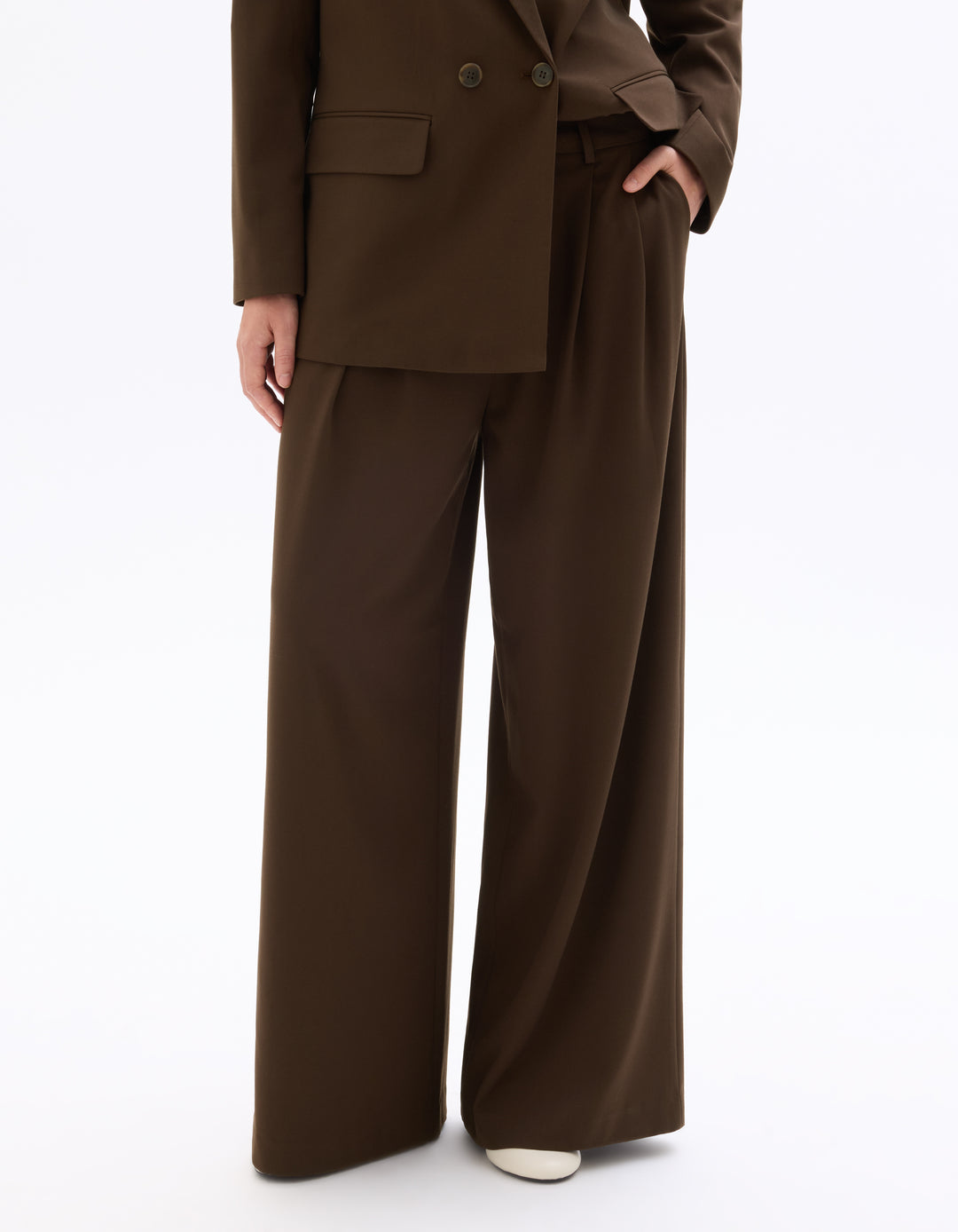 Wide-leg trousers