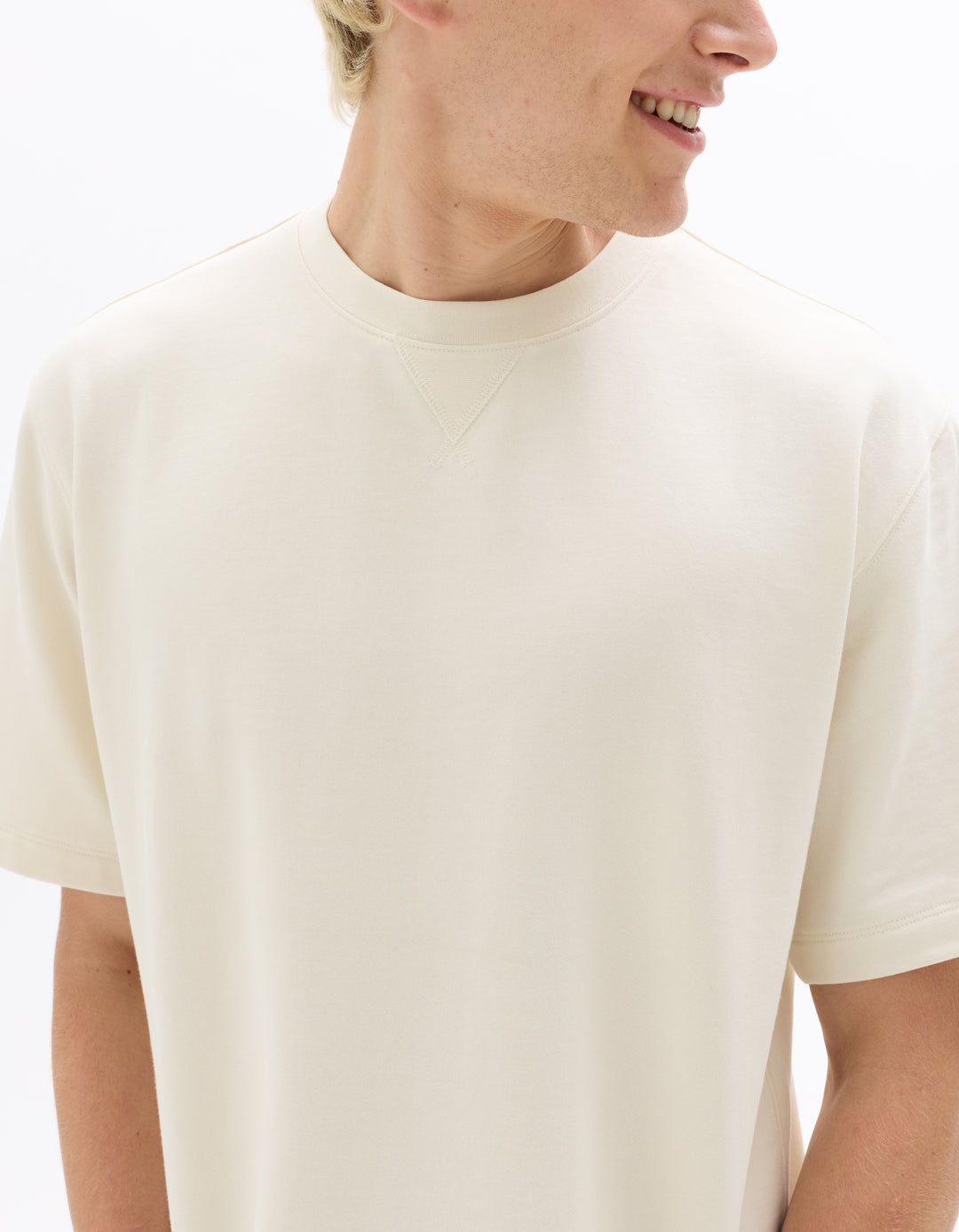 Unisex - Knitted - T-Shirt - Short sleeves - U / V / round neck