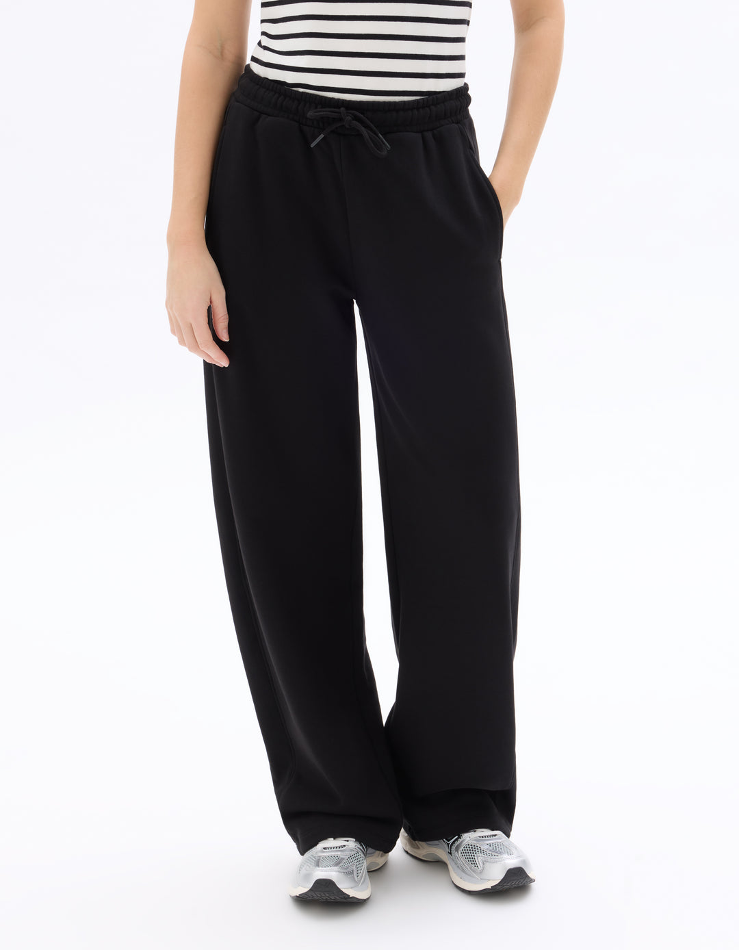 Wide-leg fleece joggers