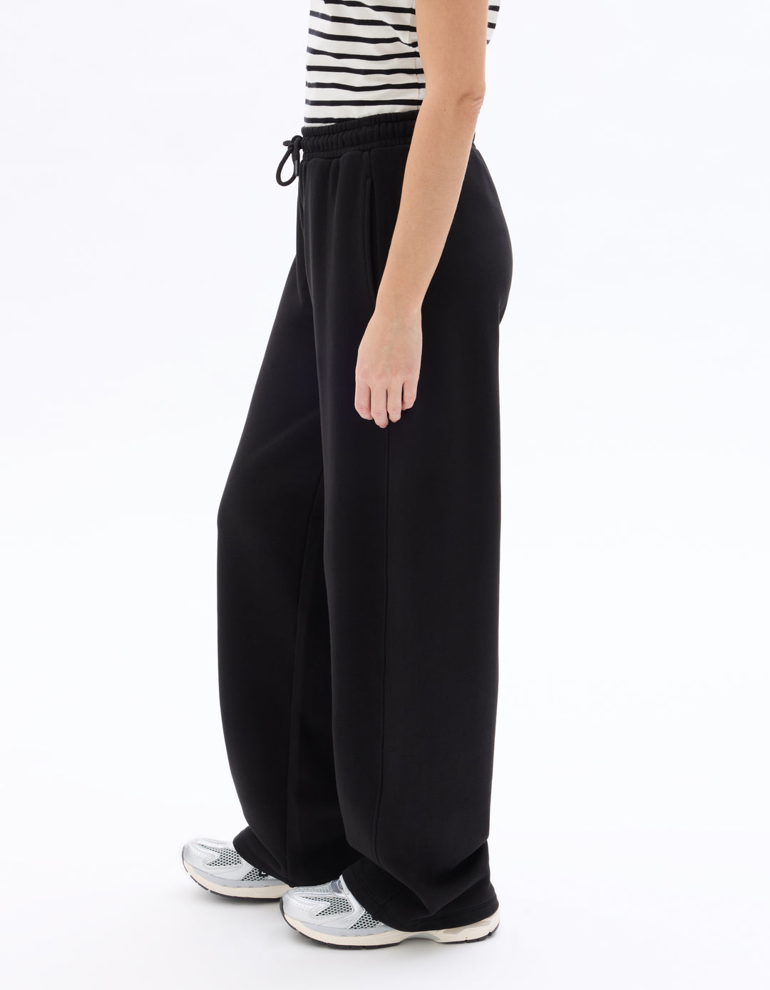 Wide-leg fleece joggers