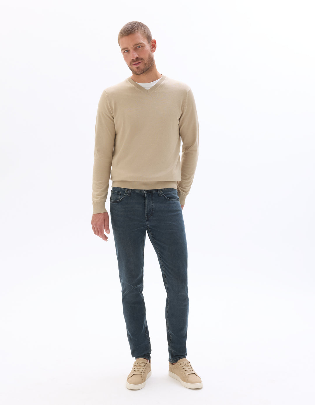 Plain V-neck sweater in fine knit