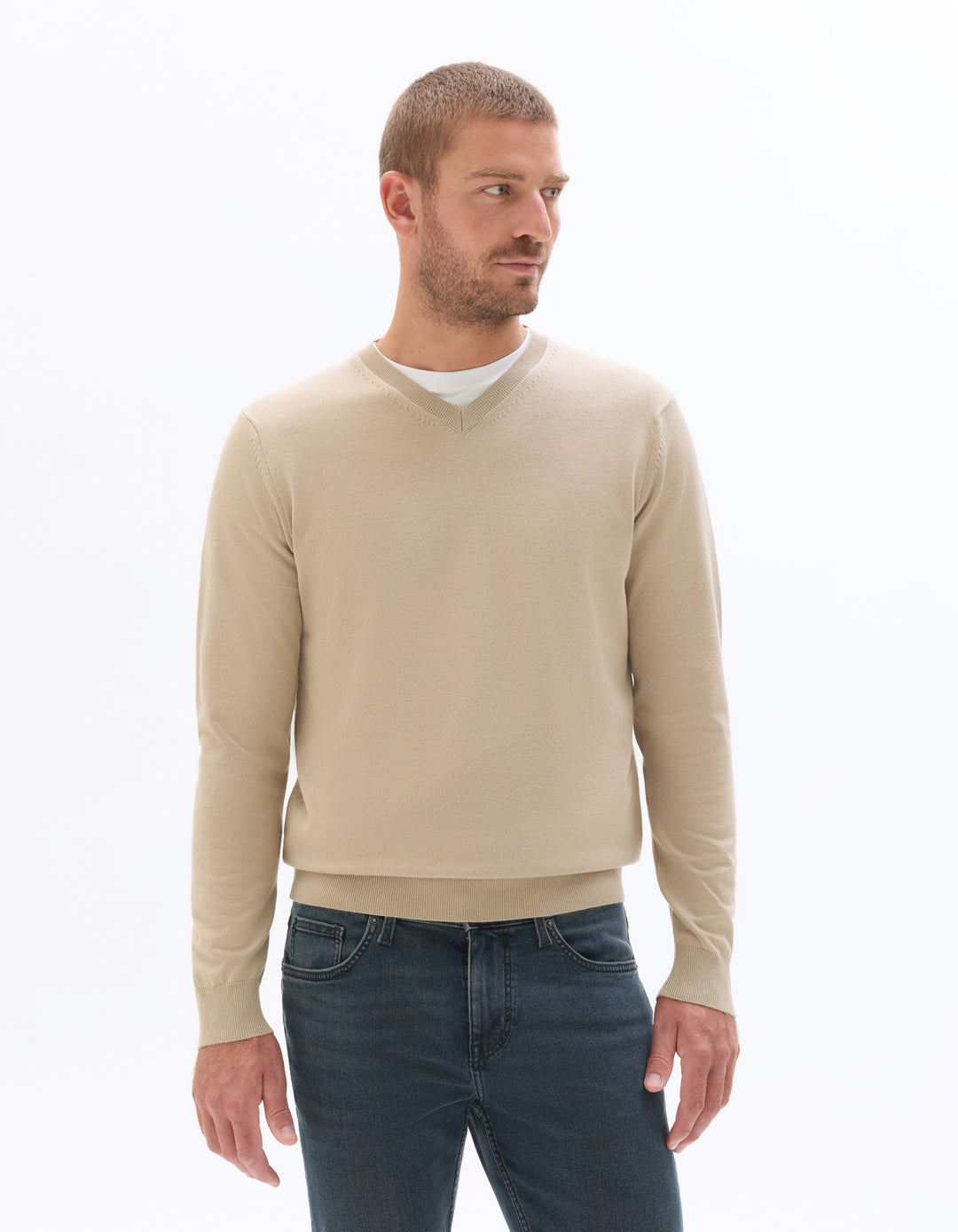 Plain V-neck sweater in fine knit