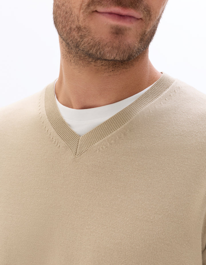 Plain V-neck sweater in fine knit