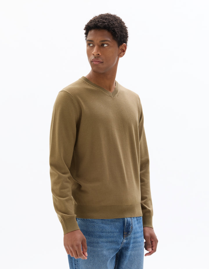Plain V-neck sweater in fine knit