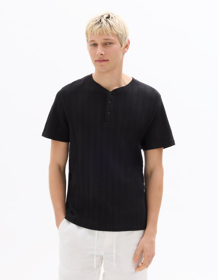 Unisex - Knitted - T-Shirt - Short sleeves - U / V / round neck