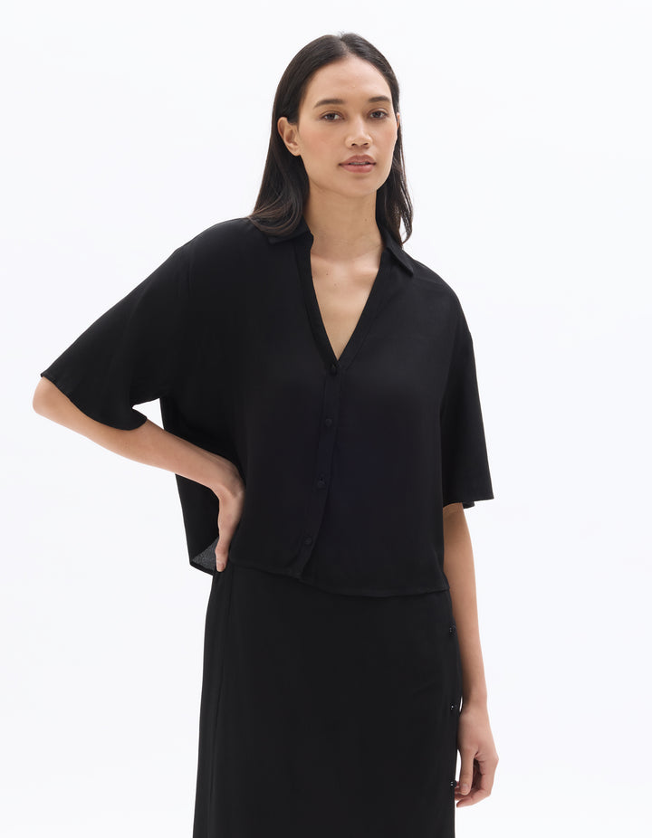 Loose-fit V-neck shirt