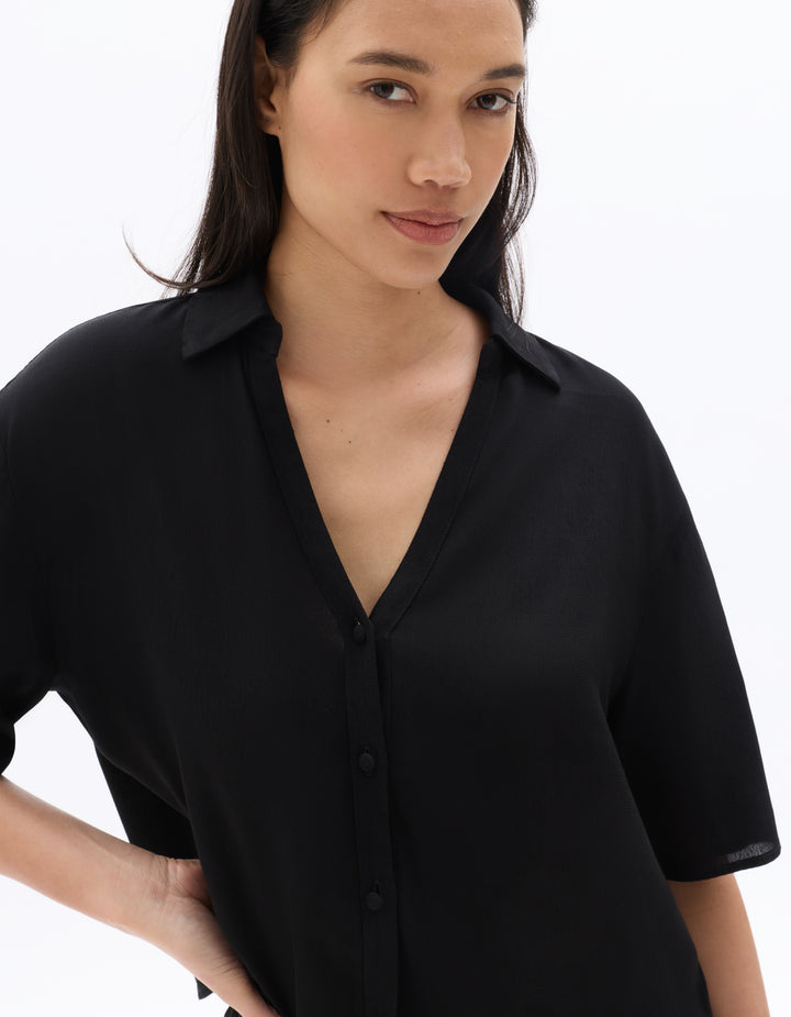 Loose-fit V-neck shirt