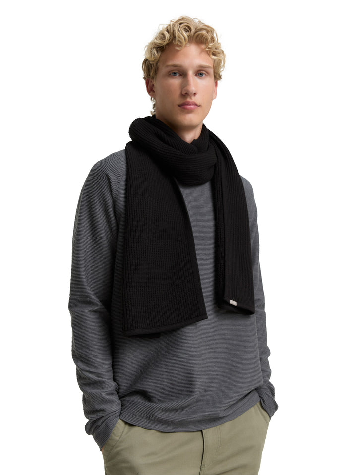 STRUCTURED KNITTED SCARF