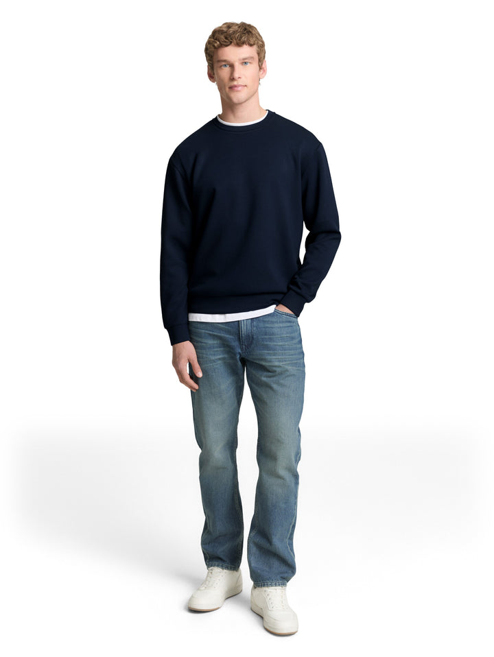 SOLID SLEEK CREW NECK SWEATER