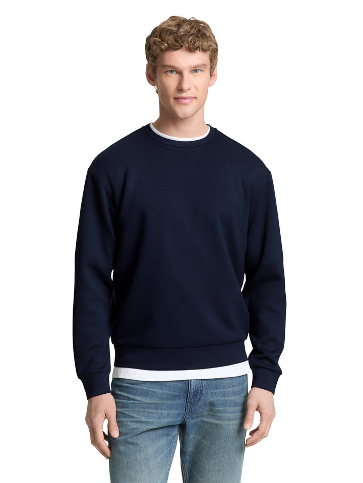 SOLID SLEEK CREW NECK SWEATER