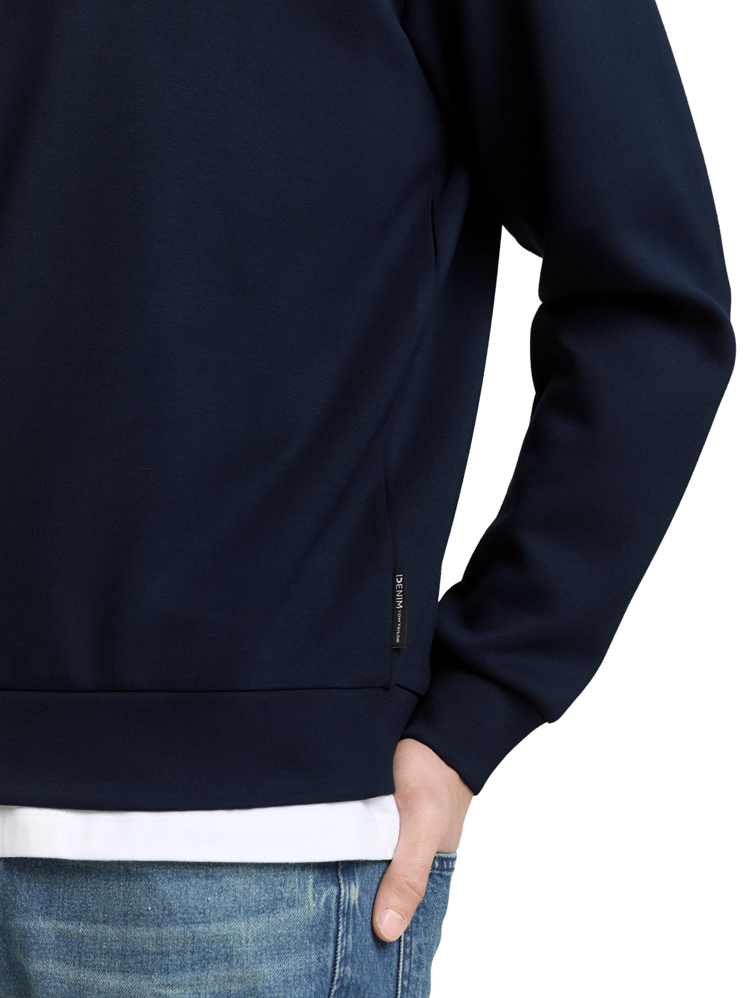 SOLID SLEEK CREW NECK SWEATER