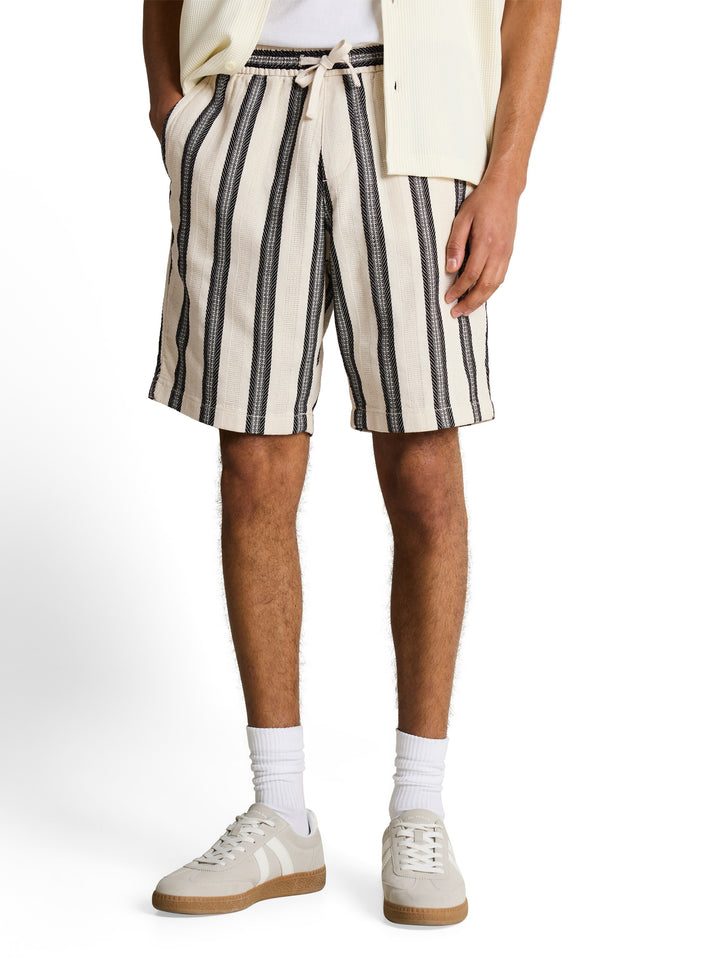 RELAXED STRUCTURED STRIPED SHORTS